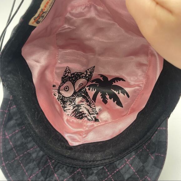 Hooters Cadet Style Cap. In excellent condition!! - Picture 6 of 7